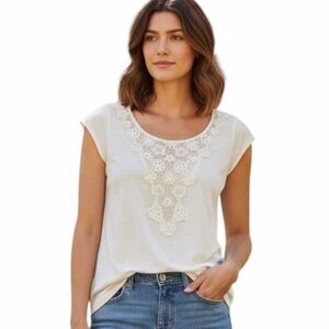 AMERICAN EAGLE Women’s Cream Short Sleeve Lace Detail Top Small